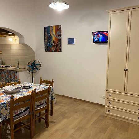 Pietro Holiday Home カステッランマーレ・デル・ゴルフォ エクステリア 写真