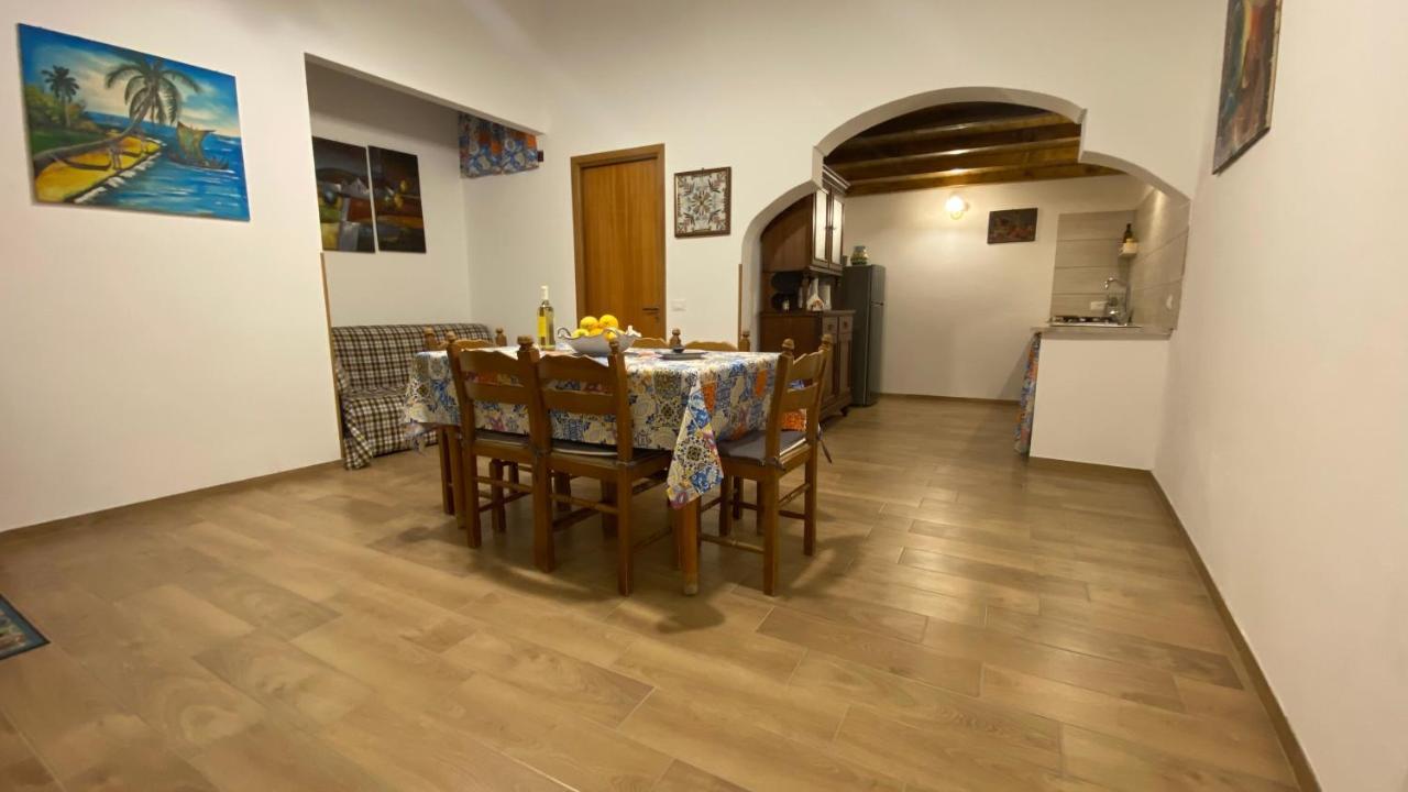 Pietro Holiday Home カステッランマーレ・デル・ゴルフォ エクステリア 写真