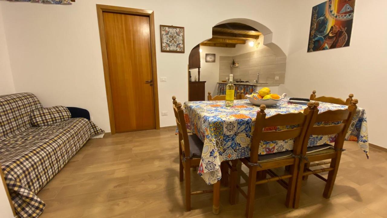 Pietro Holiday Home カステッランマーレ・デル・ゴルフォ エクステリア 写真
