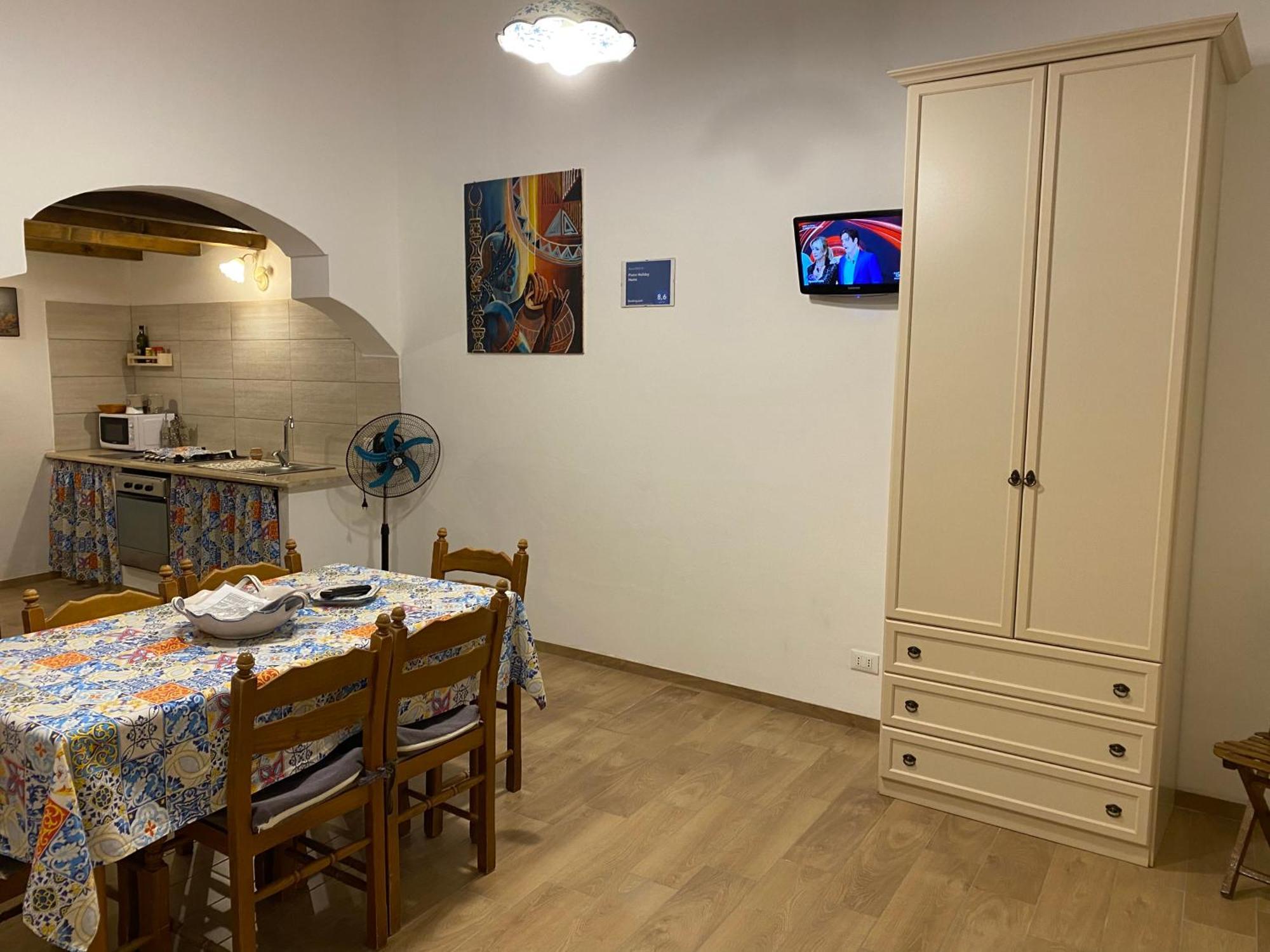Pietro Holiday Home カステッランマーレ・デル・ゴルフォ エクステリア 写真